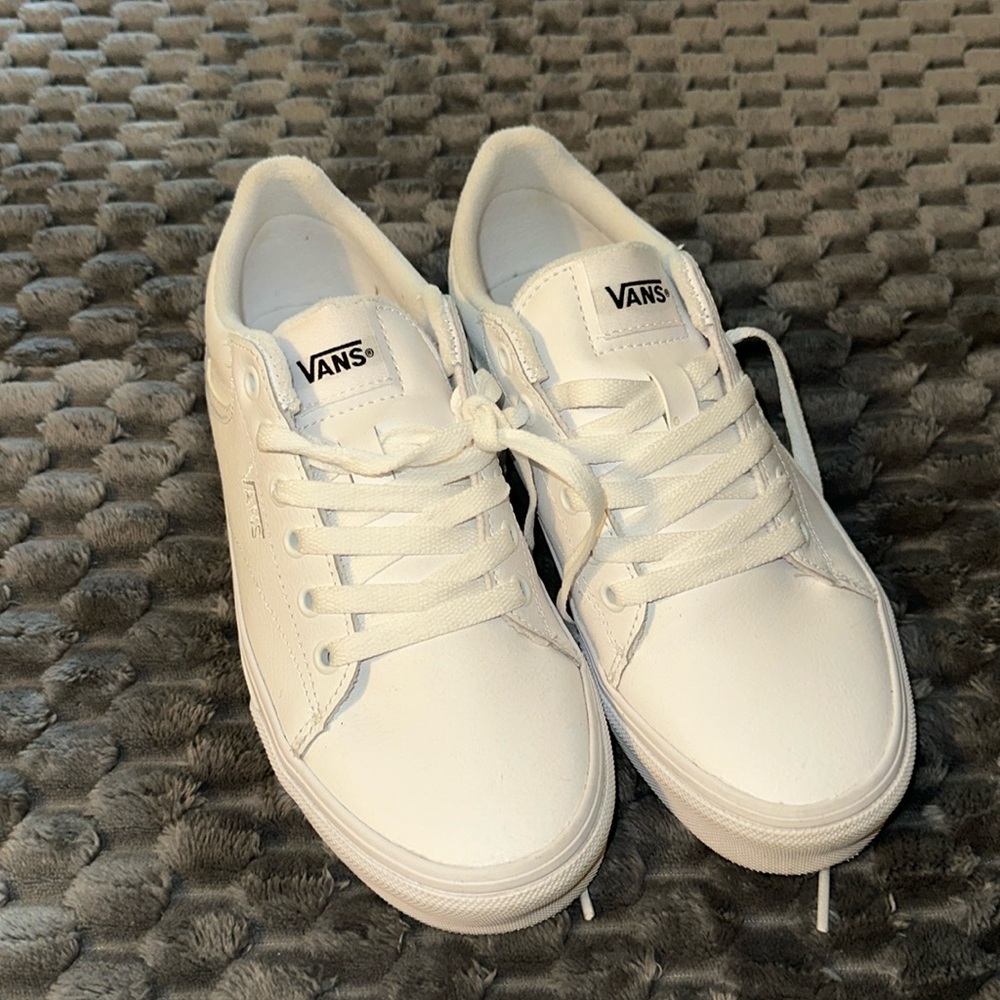 Excellent condition size 7 women’s white leather vans